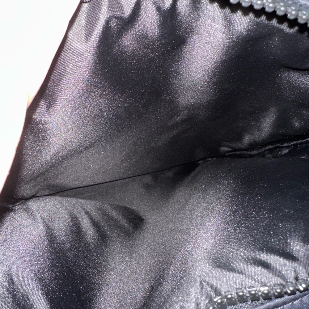 Everyday Backpack 21L (newest edition) in Black - Picture 5 of 6